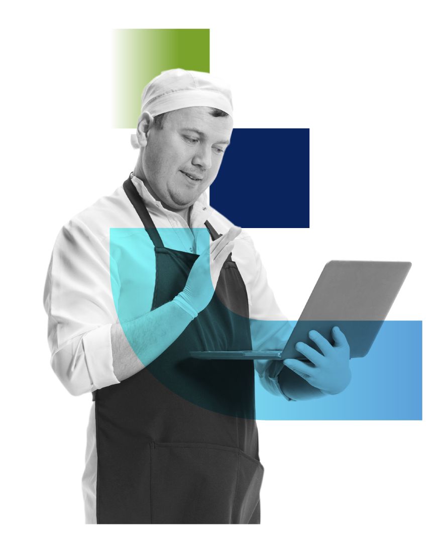 Chica con gafas con una tablet en la mano